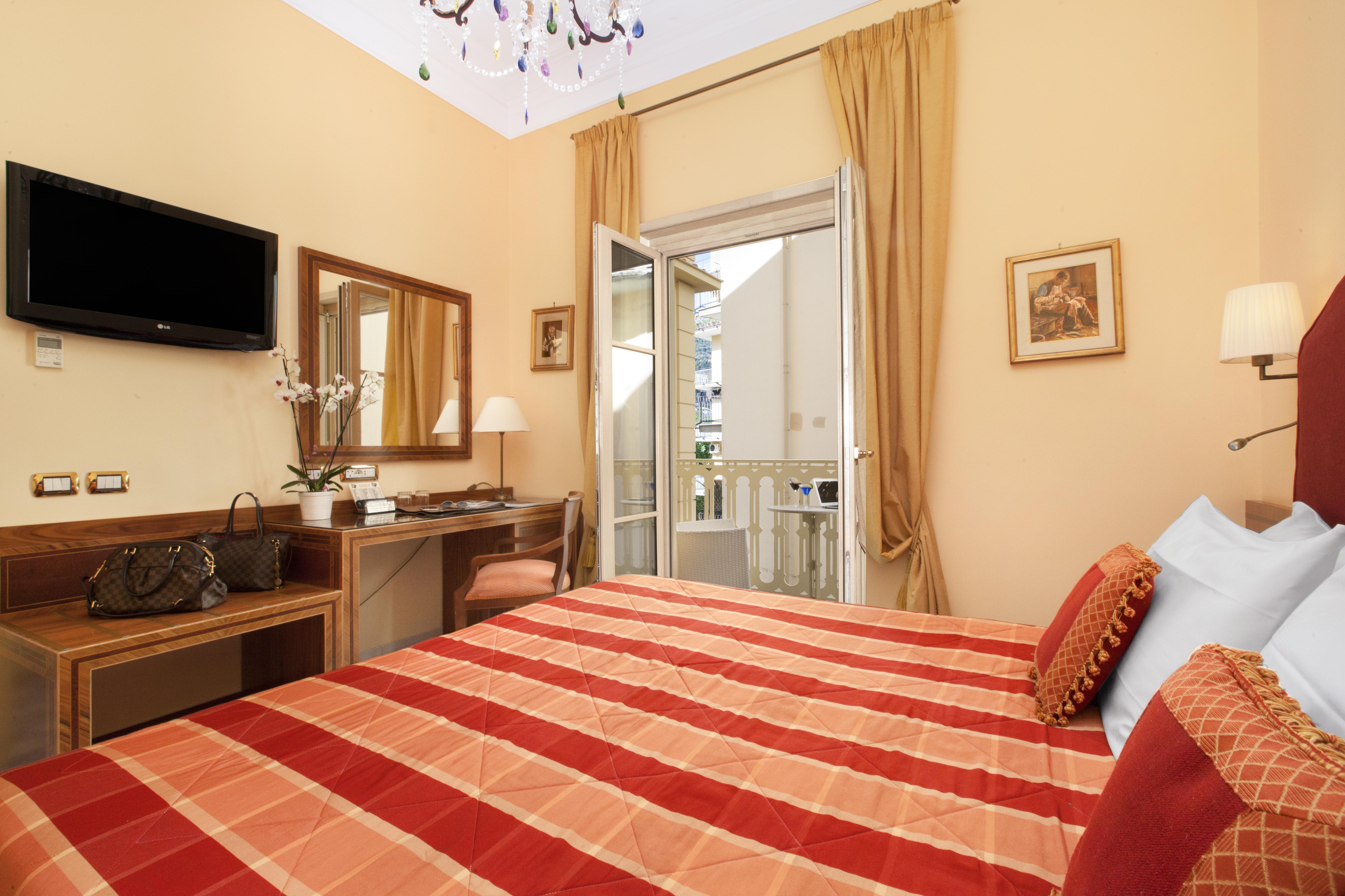 Hotel Antiche Mura Соренто Екстериор снимка