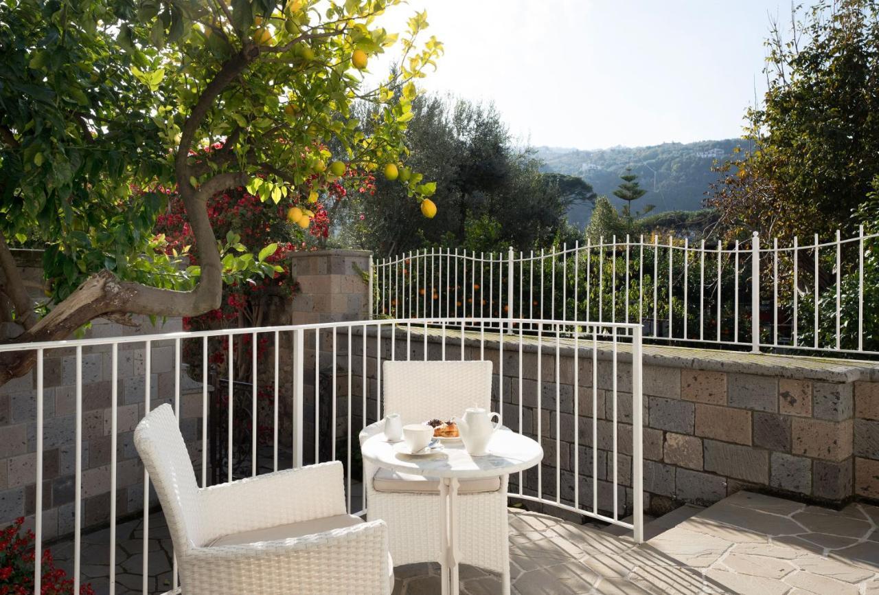 Hotel Antiche Mura Соренто Екстериор снимка