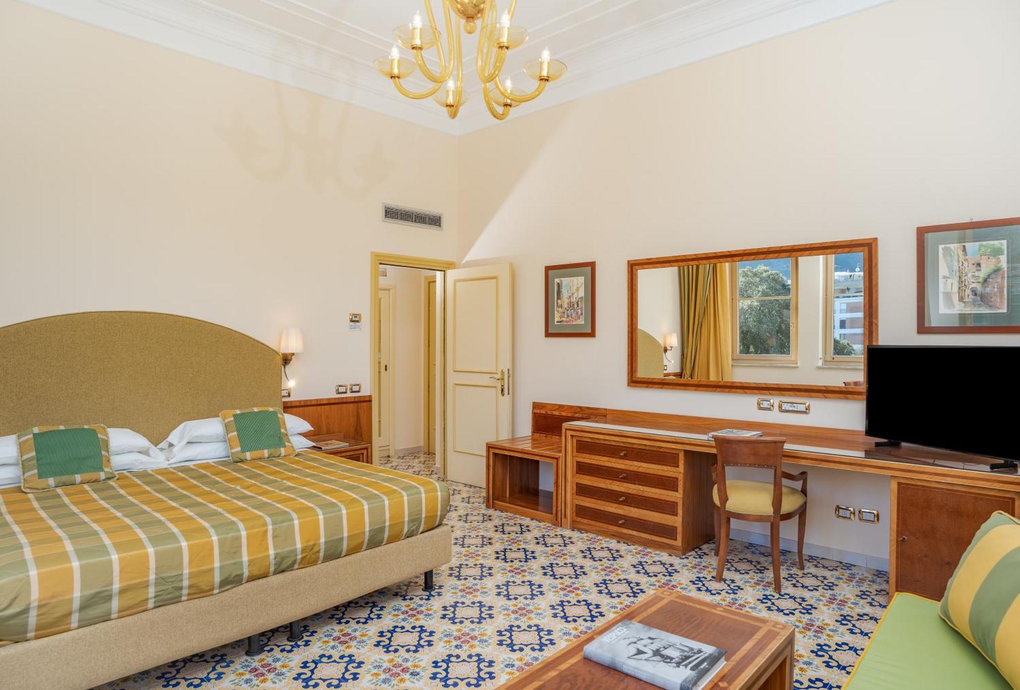 Hotel Antiche Mura Соренто Екстериор снимка