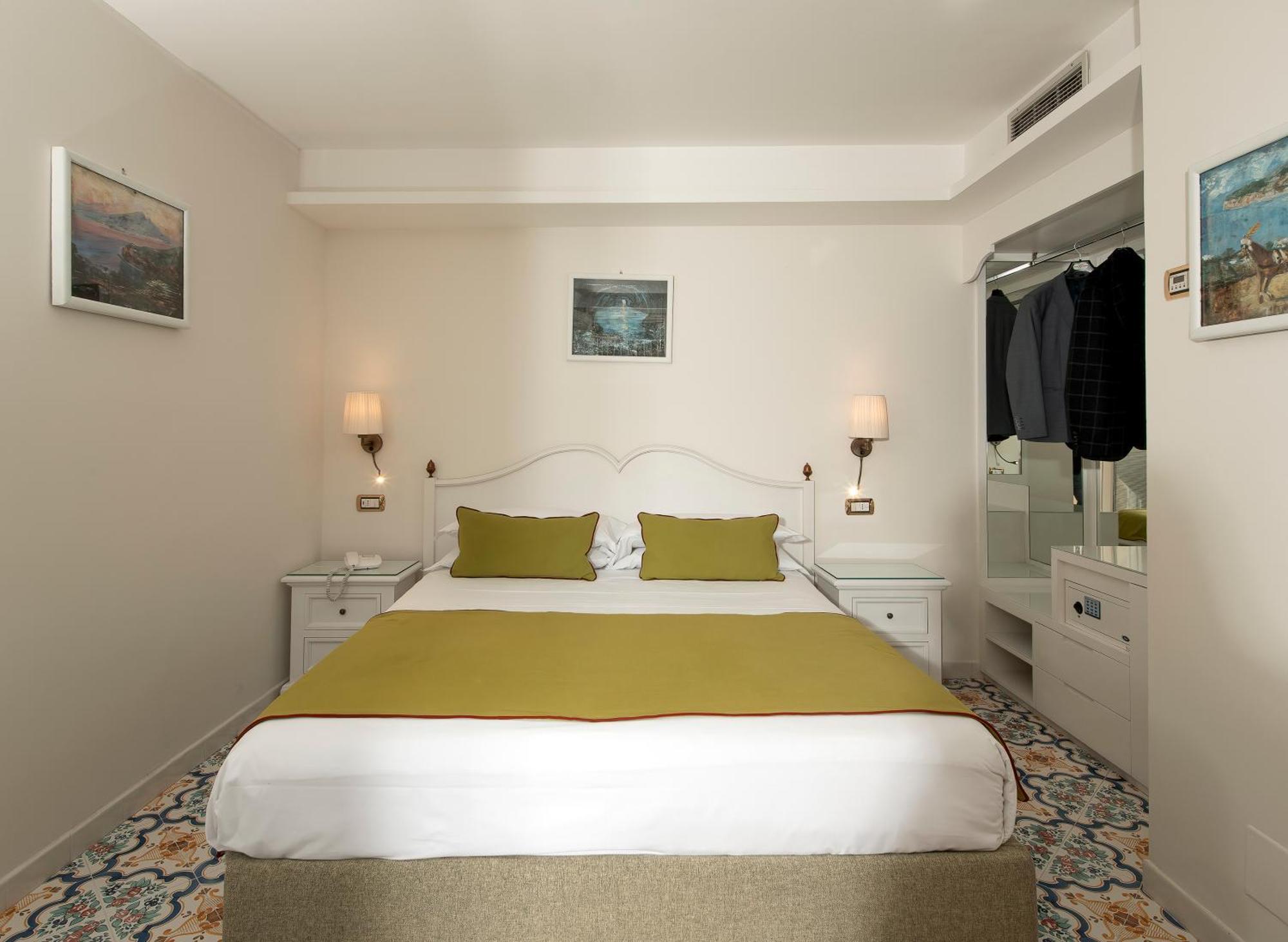 Hotel Antiche Mura Соренто Екстериор снимка