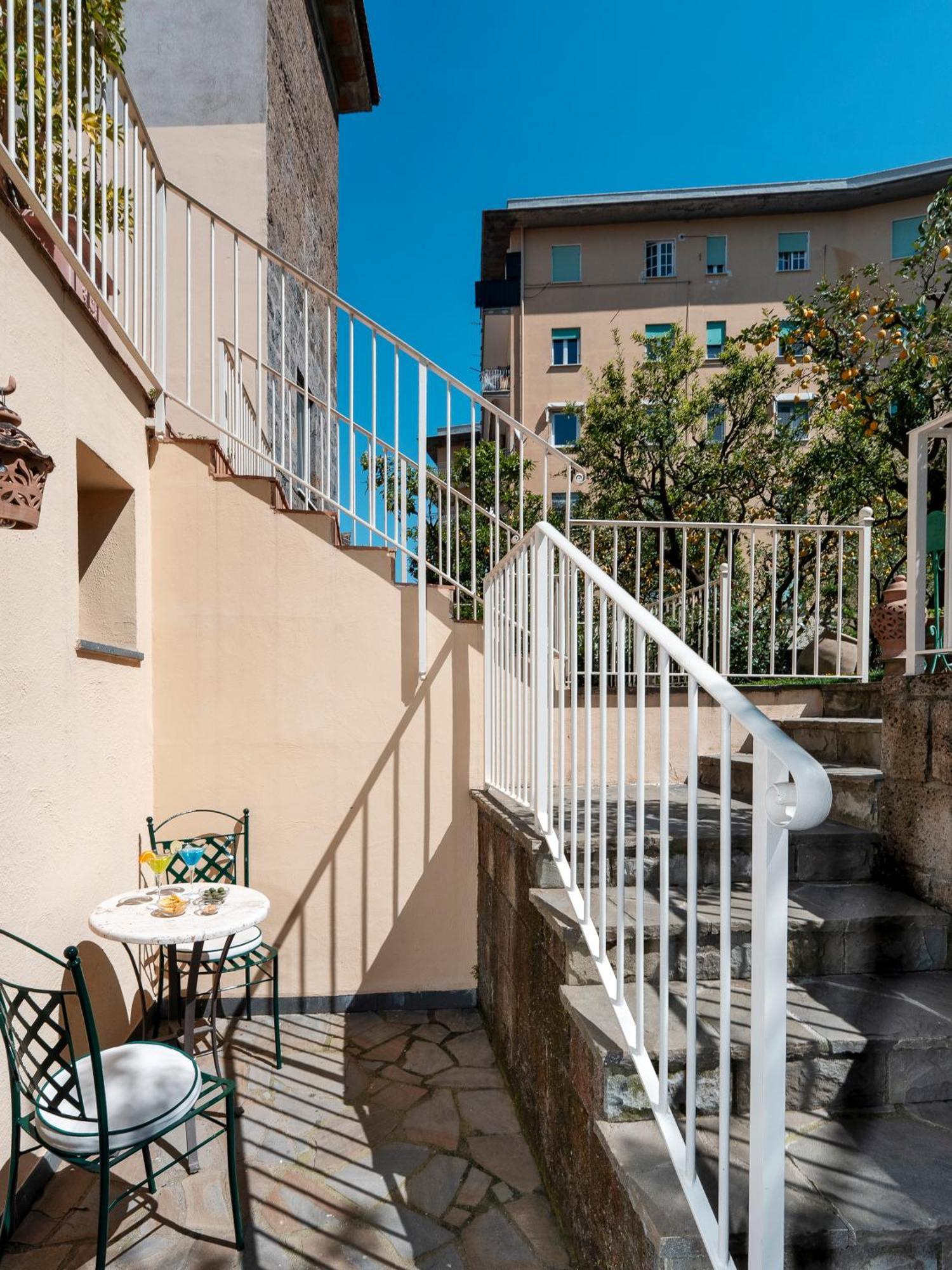 Hotel Antiche Mura Соренто Екстериор снимка