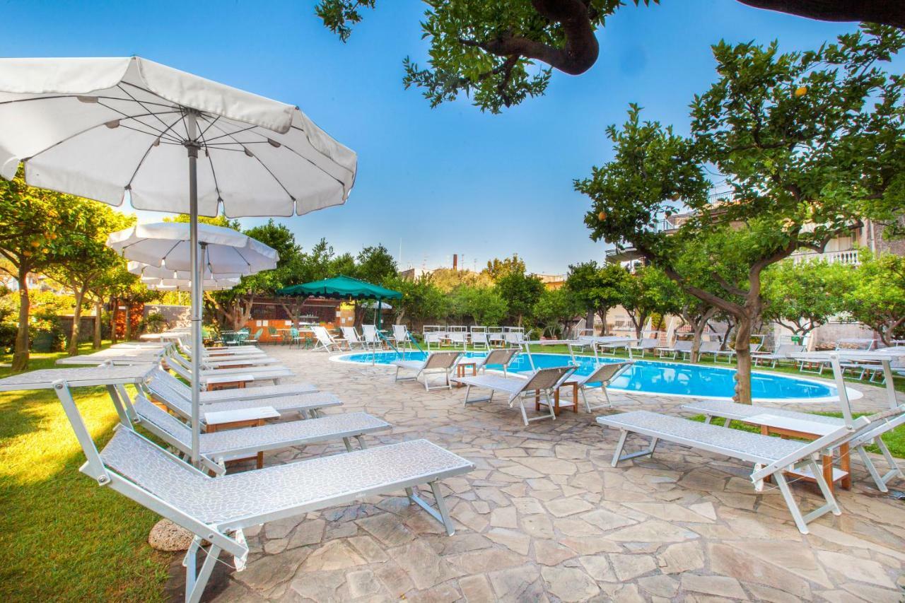 Hotel Antiche Mura Соренто Екстериор снимка