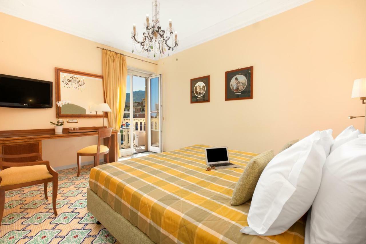 Hotel Antiche Mura Соренто Екстериор снимка