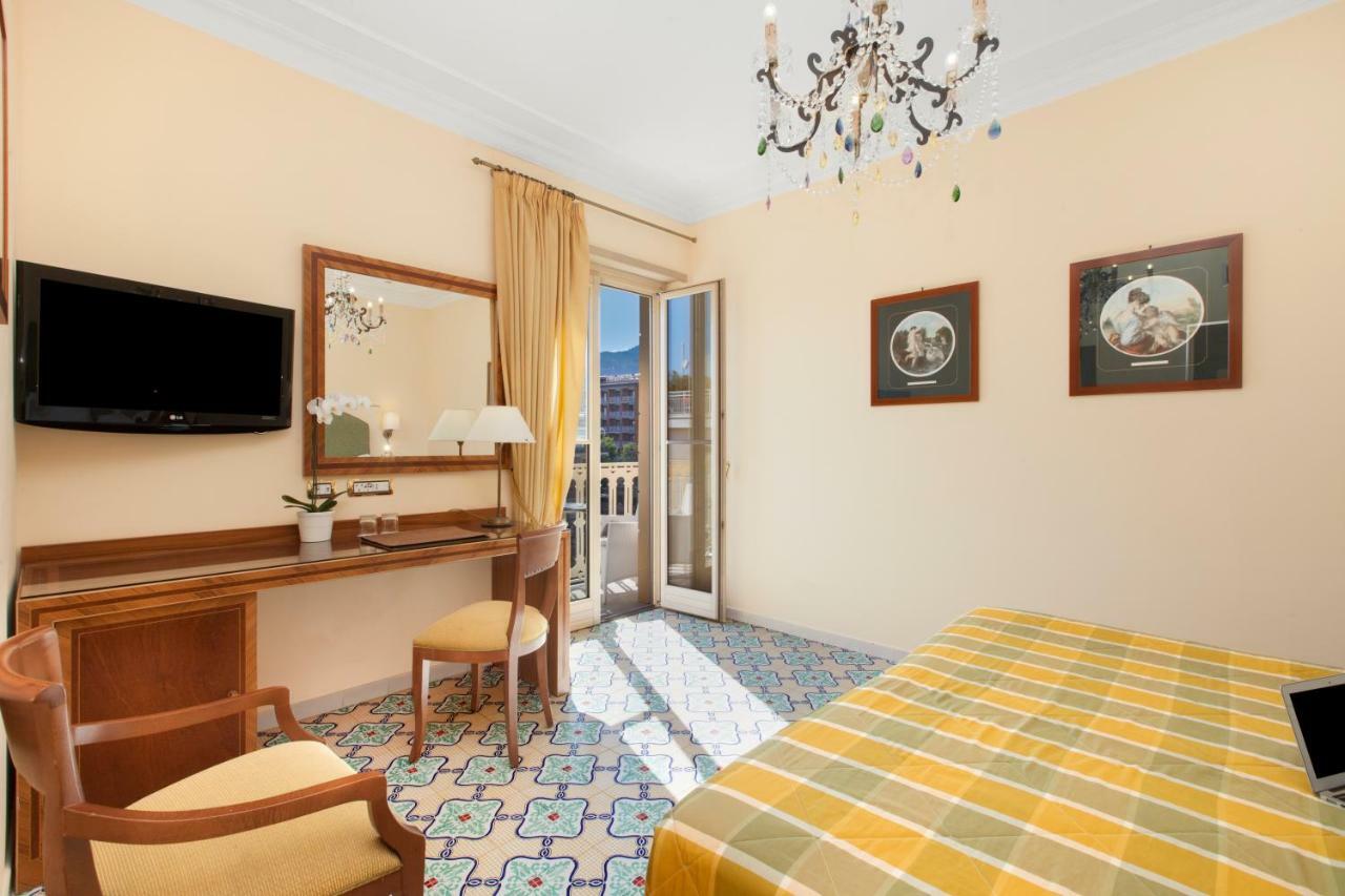 Hotel Antiche Mura Соренто Екстериор снимка