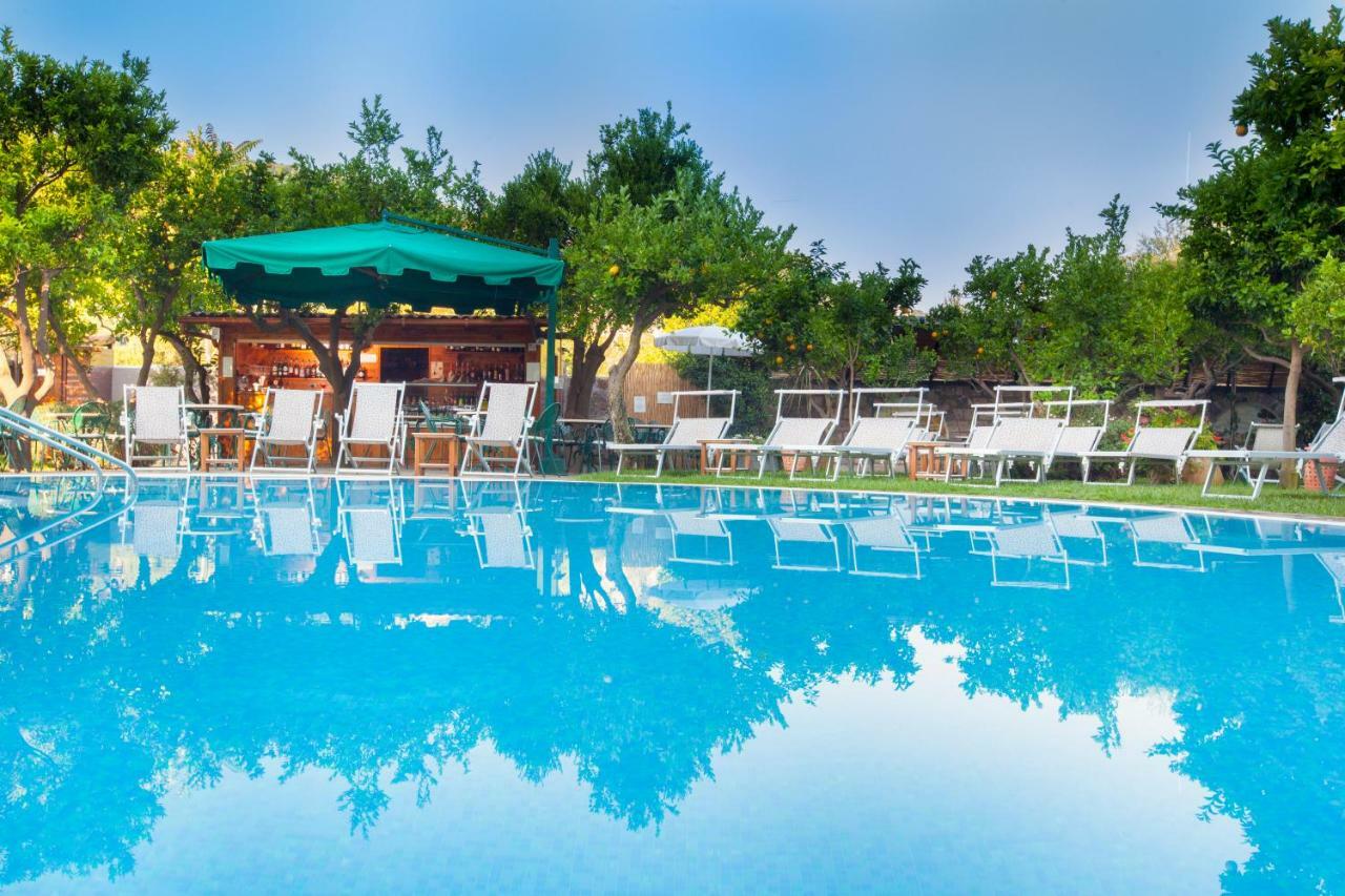 Hotel Antiche Mura Соренто Екстериор снимка