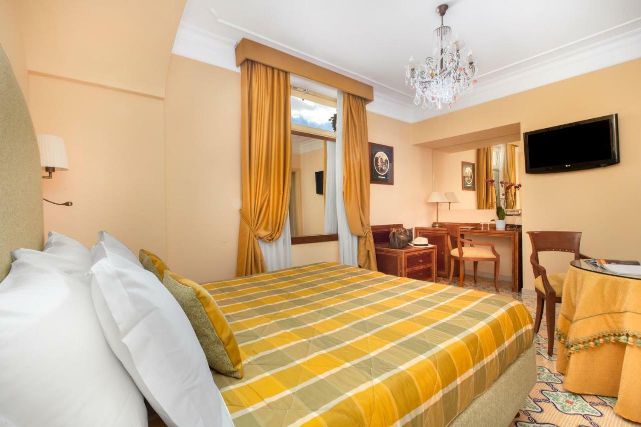 Hotel Antiche Mura Соренто Екстериор снимка